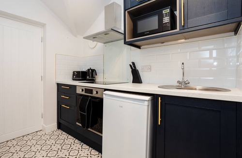 Doncaster Apartment | One Bed studio Apartment with Ensuite and Shower