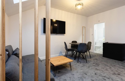 Doncaster Apartment | One Bed studio Apartment with Ensuite and Shower