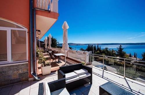 Starigrad Apartment | One bedroom apartment with terrace and sea view Starigrad (Paklenica) (A-16421-b)