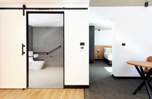 Newcastle Hotel | One Bedroom Accessible In CBD