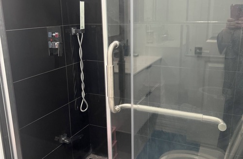 Oakville House | One bedroom and one washroom