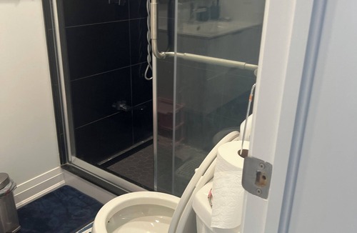 Oakville House | One bedroom and one washroom