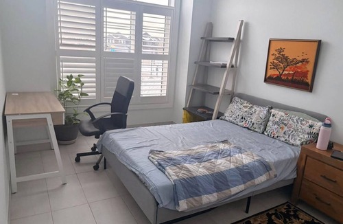 Oakville House | One bedroom and one washroom