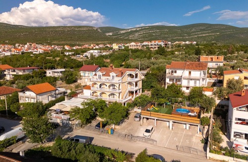 Gornji Karin Apartment | One bedroom apartment with terrace