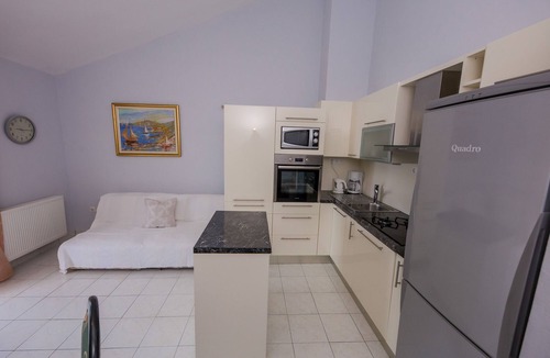 Okrug Gornji Apartment | One bedroom apartment near beach Rastići, Čiovo (A-9470-b)