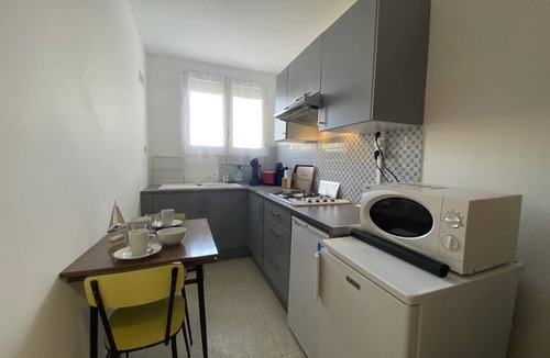 La Jetee Apartment | One-Bedroom Apartment with Secure Parking 50 m from the Beach 4SOL142