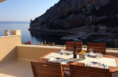 Zastrazisce Apartment | One bedroom apartment near beach Cove Vela Stiniva, Hvar (A-6864-b)
