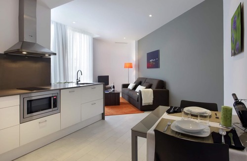 Les Corts Apartment | One-bedroom apartment with sofa bed and balcony