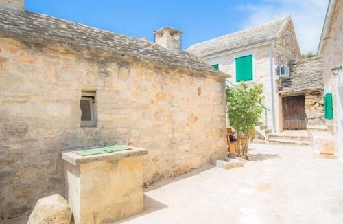 Primosten Apartment | One-bedroom apartment in the countryside