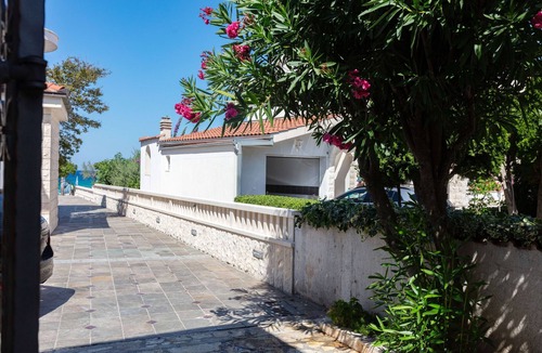 Rogoznica Apartment | One bedroom apartment near beach Rogoznica (A-23414-c)