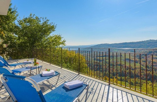 Pican Other | One-bedroom apartment A4 with shared pool in Central Istria