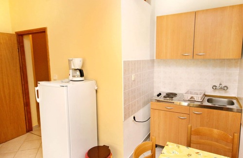Rovanjska Apartment | One bedroom apartment with terrace Rovanjska, Paklenica (A-6209-b)