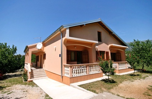 Rovanjska Apartment | One bedroom apartment with terrace Rovanjska, Paklenica (A-6209-b)