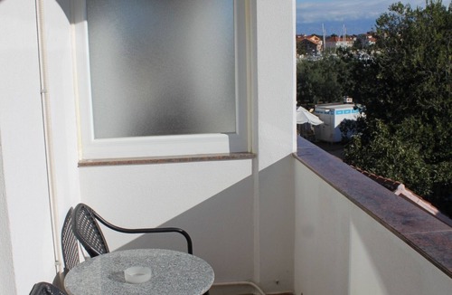 Kukljica Apartment | One bedroom apartment with balcony Kukljica, Ugljan (A-8253-e)