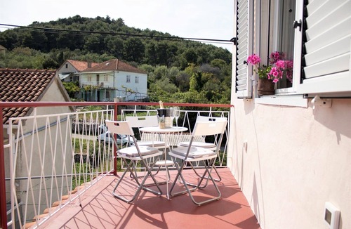 Lukoran Apartment | One bedroom apartment with terrace Lukoran, Ugljan (A-17391-a)