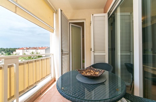 Istok Apartment | One bedroom apartment with balcony Makarska (A-19637-a)