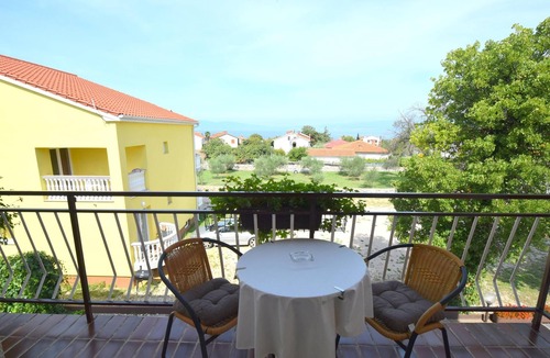 Milcetici Apartment | One bedroom apartment with balcony and sea view Malinska, Krk (A-19381-a)