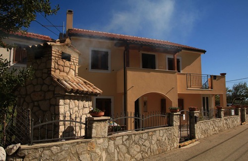 Punta Kriza Apartment | One bedroom apartment with balcony and sea view Punta križa, Cres (A-18644-a)