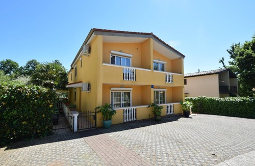 Njivice Apartment | One bedroom apartment with balcony Njivice, Krk (A-20447-d)
