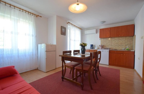 Njivice Apartment | One bedroom apartment with balcony Njivice, Krk (A-20486-a)