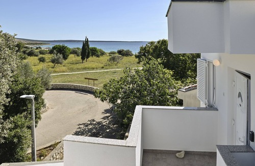 Gajac Apartment | One-bedroom Apartment Close to the Beach