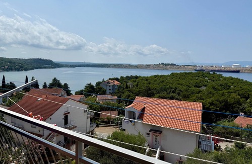 Omisalj Apartment | One bedroom apartment with terrace and sea view Omišalj, Krk (A-20472-b)