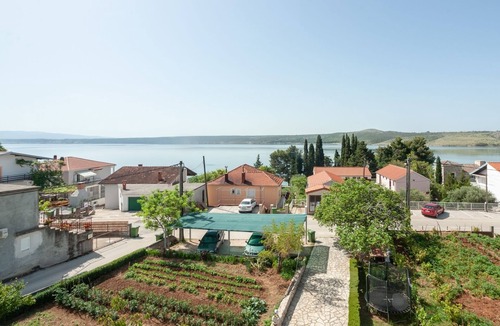 Posedarje Apartment | One bedroom apartment with balcony and sea view Posedarje, Novigrad (A-6190-b)