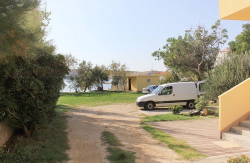 Dinjiska Apartment | One bedroom apartment near beach Dinjiška, Pag (A-9386-b)