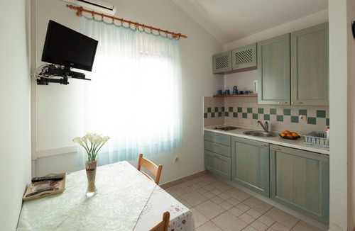 Primosten Burnji Apartment | One bedroom apartment near beach Bilo, Primošten (A-4191-c)