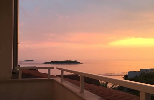Primosten Apartment | One bedroom apartment with terrace and sea view Primošten (A-15704-a)