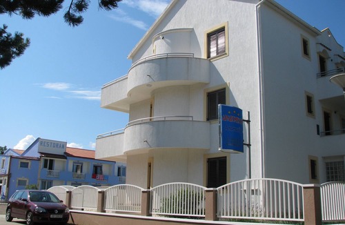 Nin Apartment | One bedroom apartment with balcony Privlaka, Zadar (A-11461-d)