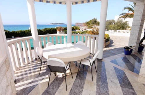 Rogoznica Apartment | One bedroom apartment near beach Rogoznica (A-7557-a)