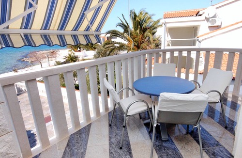 Rogoznica Apartment | One bedroom apartment near beach Rogoznica (A-7557-b)