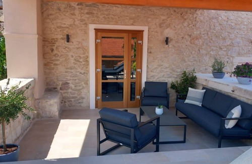 Skradin Apartment | One bedroom apartment with terrace Skradin, Krka (A-21186-a)