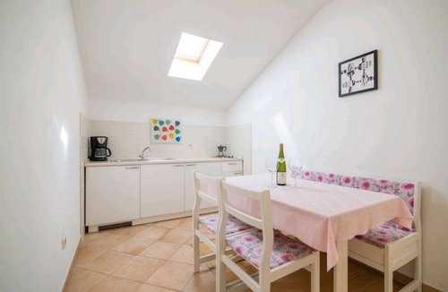 Supetar Apartment | One bedroom apartment with terrace Supetar, Brač (A-16774-a)