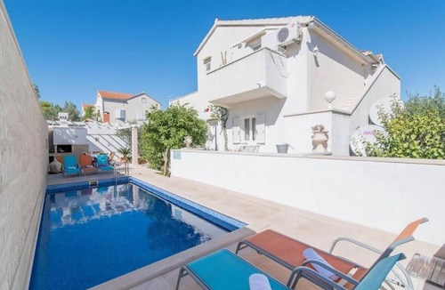 Supetar Apartment | One bedroom apartment with terrace Supetar, Brač (A-16774-a)