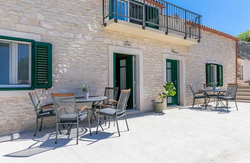 Skrip Apartment | One bedroom apartment with terrace Škrip, Brač (A-23826-a)