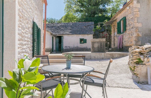 Skrip Apartment | One bedroom apartment with terrace Škrip, Brač (A-23826-b)