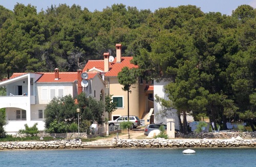 Verunic Apartment | One bedroom apartment near beach Verunić, Dugi otok (A-8103-c)