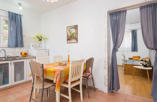 Vinisce Apartment | One bedroom apartment with terrace Vinišće, Trogir (A-16928-b)