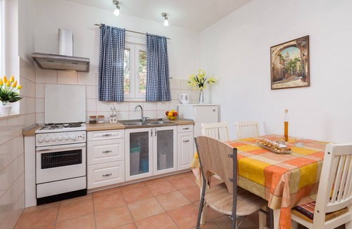 Vinisce Apartment | One bedroom apartment with terrace Vinišće, Trogir (A-16928-b)