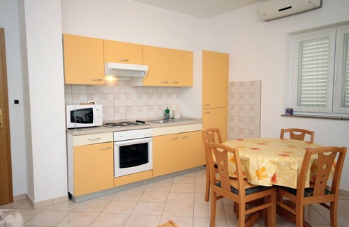 Vrsi Apartment | One bedroom apartment with terrace and sea view Vrsi - Mulo, Zadar (A-5860-b)