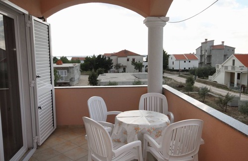 Vrsi Apartment | One bedroom apartment with terrace and sea view Vrsi - Mulo, Zadar (A-5860-b)