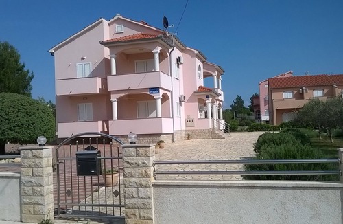 Vrsi Apartment | One bedroom apartment with terrace Vrsi - Mulo, Zadar (A-5860-c)