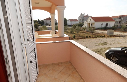 Vrsi Apartment | One bedroom apartment with terrace Vrsi - Mulo, Zadar (A-5860-c)