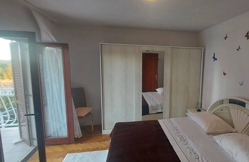 Primosten Apartment | One-bedroom apartment in the countryside
