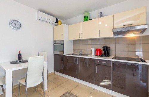 Cancini Apartment | One-Bedroom Apartment Kardumovic No.3 Green