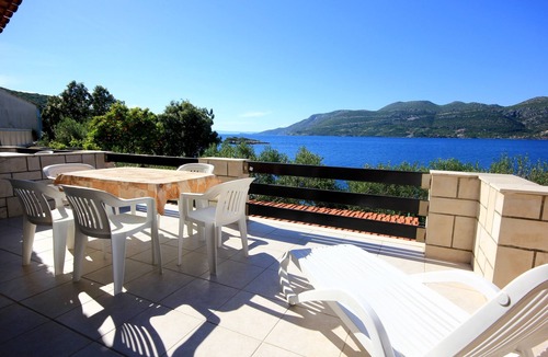 Zrnovo Apartment | One bedroom apartment near beach Tri Žala, Korčula (A-174-b)