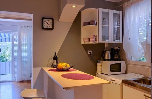 Cove Tri Zala (Zrnovo) Apartment | One bedroom apartment near beach Korčula (A-9321-a)