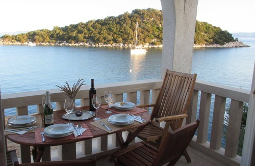 Zaklopatica Apartment | One bedroom apartment near beach Zaklopatica (Lastovo) (A-8346-e)